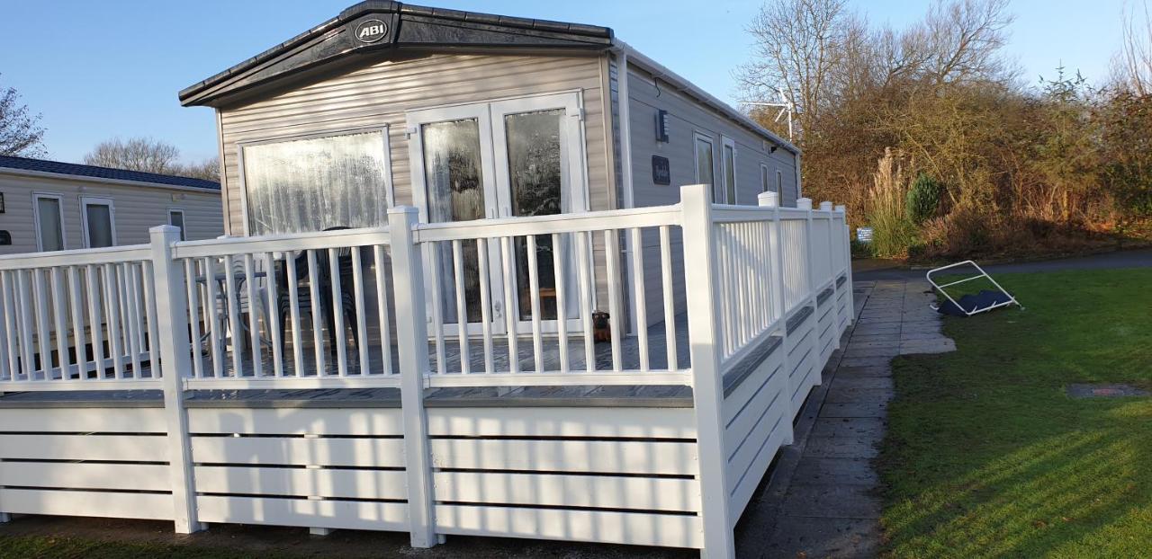 Waters Edge Villa Cirencester Exterior photo